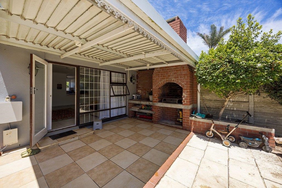 2 Bedroom Property for Sale in Table View Western Cape